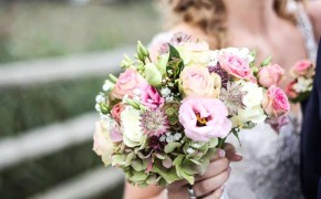 如何在婚礼花店上省钱